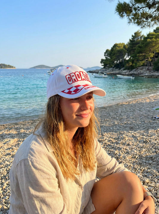 Croatia Šilterica – Bijela s Crvenim Natpisom i Šahovnicom na Šiltu