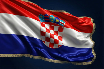Hrvatska zastava s zlatnim resama 100% poliester – crvena bijela plava s grbom